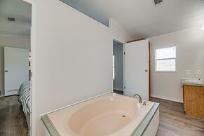 4 Mi to State Park: Peaceful Rockport Home w/ Yard