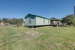 4 Mi to State Park: Peaceful Rockport Home w/ Yard