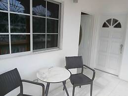 RUNTINGS HIDEAWAY STAY NOMPREL ROAD NEGRIL