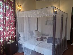 Cwmbale Eco-Tourist Lodge