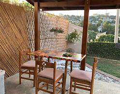 Entire unit near beach access to garden