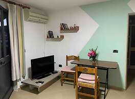 Entire unit near beach access to garden