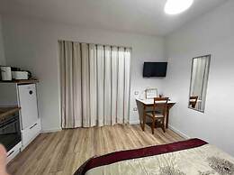 Entire unit near beach access to garden