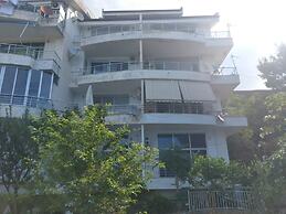 Bral Currila Peaceful Beachfront Apt