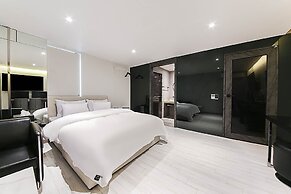 MAY Hotel
