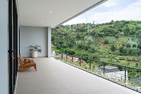 JadenHill CityView 8BR Villa Heated Pool+Movieroom