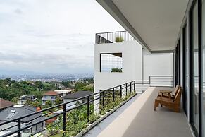 JadenHill CityView 8BR Villa Heated Pool+Movieroom