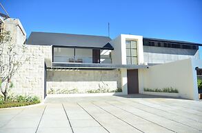 JadenHill CityView 8BR Villa Heated Pool+Movieroom