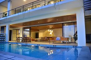 JadenHill CityView 8BR Villa Heated Pool+Movieroom