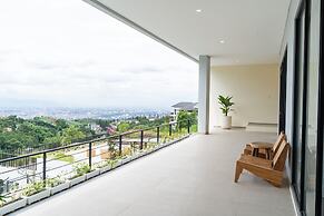 JadenHill CityView 8BR Villa Heated Pool+Movieroom