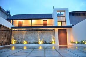 JadenHill CityView 8BR Villa Heated Pool+Movieroom