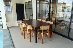 JadenHill CityView 8BR Villa Heated Pool+Movieroom