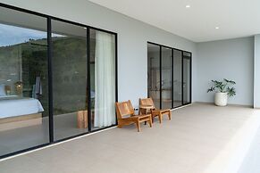 JadenHill CityView 8BR Villa Heated Pool+Movieroom