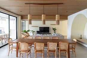 JadenHill CityView 8BR Villa Heated Pool+Movieroom