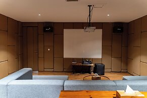 JadenHill CityView 8BR Villa Heated Pool+Movieroom