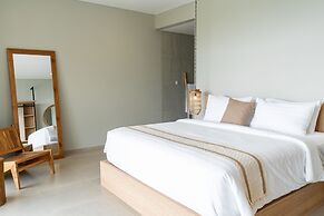 JadenHill CityView 8BR Villa Heated Pool+Movieroom