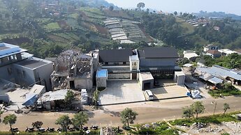 JadenHill CityView 8BR Villa Heated Pool+Movieroom