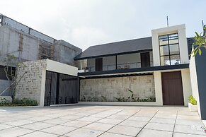 JadenHill CityView 8BR Villa Heated Pool+Movieroom