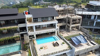 JadenHill CityView 8BR Villa Heated Pool+Movieroom