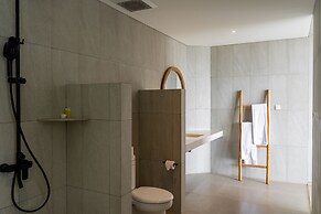 JadenHill CityView 8BR Villa Heated Pool+Movieroom