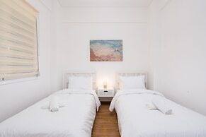 City Chic Apartment with Park View