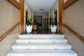 City Chic Apartment with Park View