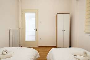 City Chic Apartment with Park View