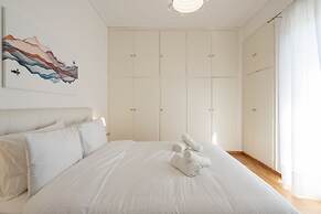 City Chic Apartment with Park View