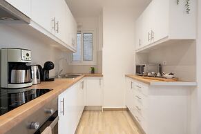 City Chic Apartment with Park View