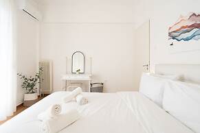 City Chic Apartment with Park View