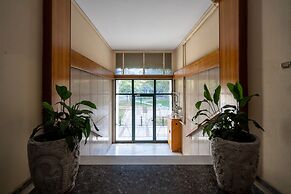 City Chic Apartment with Park View