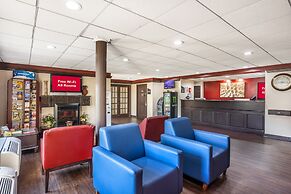 HomeTowne Studios by Red Roof Lancaster