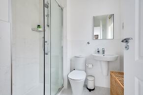 Tranquil 4-bed Oasis Modern Chic