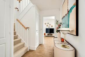 Tranquil 4-bed Oasis Modern Chic