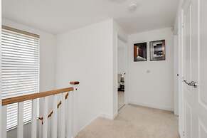 Tranquil 4-bed Oasis Modern Chic