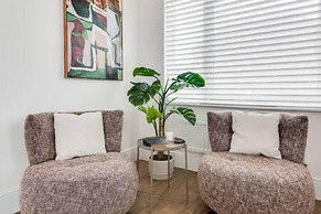 Tranquil 4-bed Oasis Modern Chic