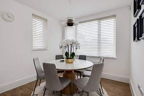 Tranquil 4-bed Oasis Modern Chic