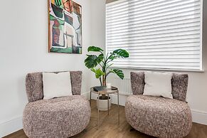 Tranquil 4-bed Oasis Modern Chic