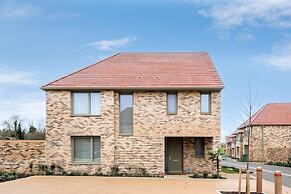 Tranquil 4-bed Oasis Modern Chic