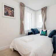 Tranquil 4-bed Oasis Modern Chic