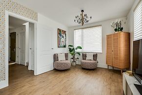 Tranquil 4-bed Oasis Modern Chic