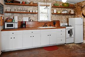 Calmbach Cottage 2 Bedroom Home by RedAwning