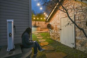 Calmbach Cottage 2 Bedroom Home by RedAwning