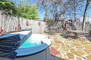 Calmbach Cottage 2 Bedroom Home by RedAwning