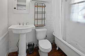 Calmbach Cottage 2 Bedroom Home by RedAwning