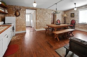 Calmbach Cottage 2 Bedroom Home by RedAwning