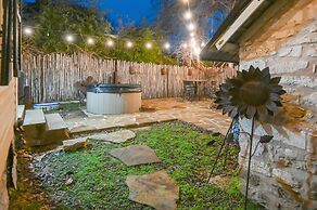 Calmbach Cottage 2 Bedroom Home by RedAwning