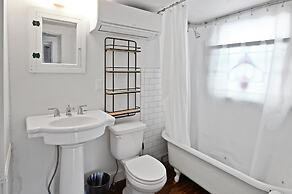 Calmbach Cottage 2 Bedroom Home by RedAwning