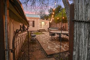 Calmbach Cottage 2 Bedroom Home by RedAwning