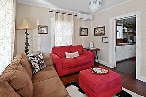 Calmbach Cottage 2 Bedroom Home by RedAwning